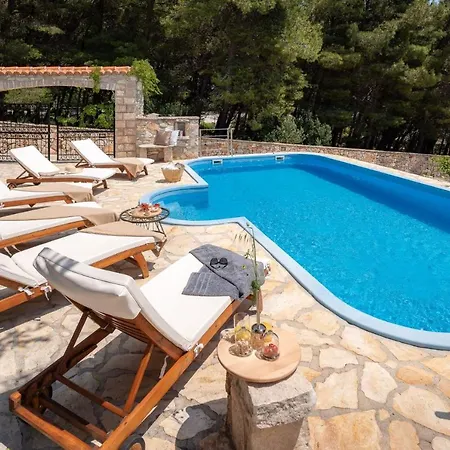 Luxury Zlatni Rat With Pool, Near Zlatni Rat Beach, Villa *