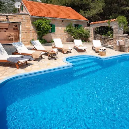 Luxury Zlatni Rat With Pool, Near Zlatni Rat Beach, *