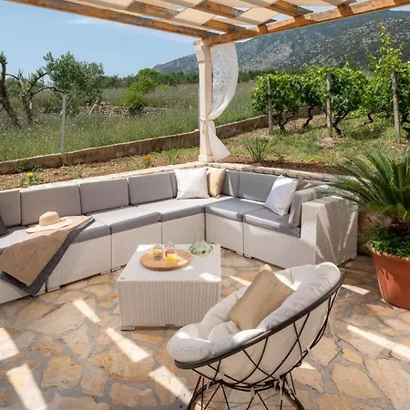 Luxury Zlatni Rat With Pool, Near Zlatni Rat Beach, Villa Bol