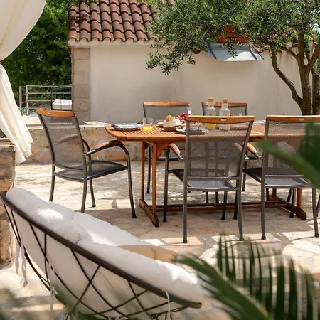 Villa Luxury Zlatni Rat With Pool, Near Zlatni Rat Beach, *