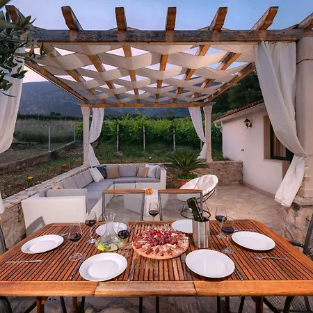 Villa Luxury Zlatni Rat With Pool, Near Zlatni Rat Beach, *