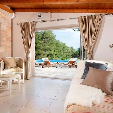 Luxury Zlatni Rat With Pool, Near Zlatni Rat Beach, Villa