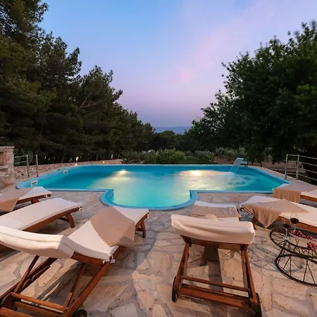 Luxury Zlatni Rat With Pool, Near Zlatni Rat Beach, Bol