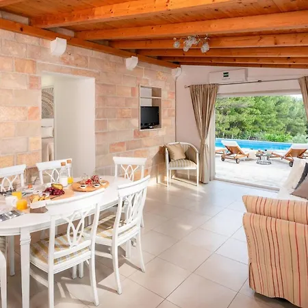 Luxury Zlatni Rat With Pool, Near Zlatni Rat Beach, Villa