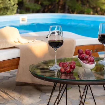 Luxury Zlatni Rat With Pool, Near Zlatni Rat Beach,