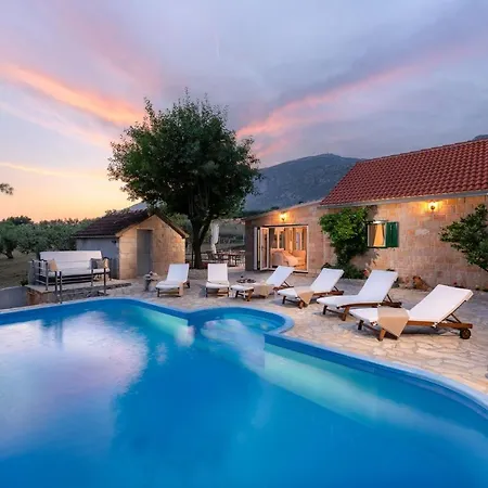 Luxury Zlatni Rat With Pool, Near Zlatni Rat Beach,